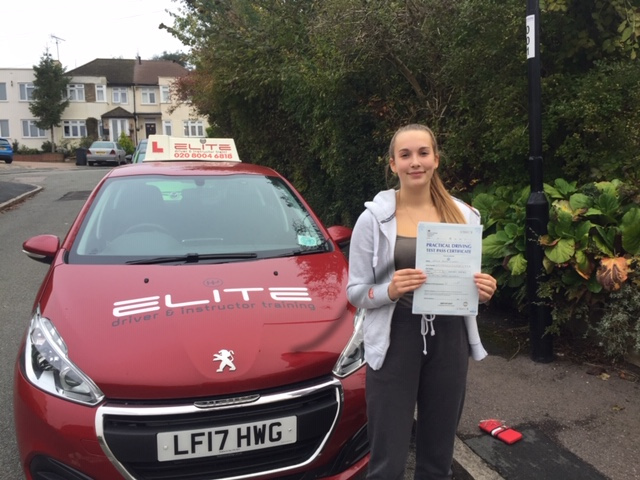 A fabulous pass today for #ELITEInstructor Sue's pupil Laura at #WestWickham, passing with just #oneminorfault! Well done Laura! #drivinglessons #Croydon