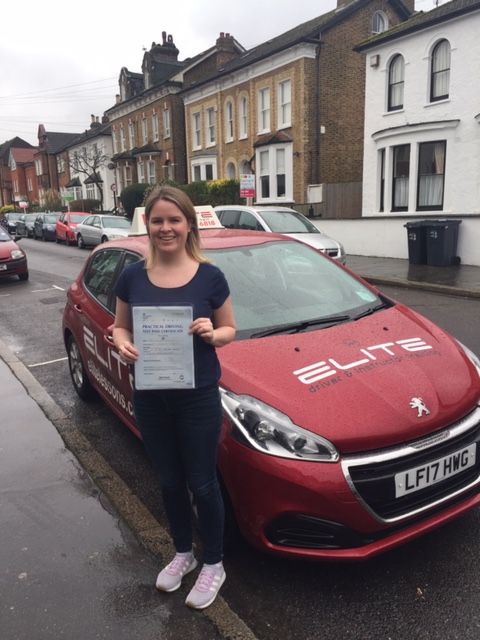 A brilliant #firsttimepass for Sue's pupil Melissa at #WestWickham with just 2 faults #safedriving #Croydondriving