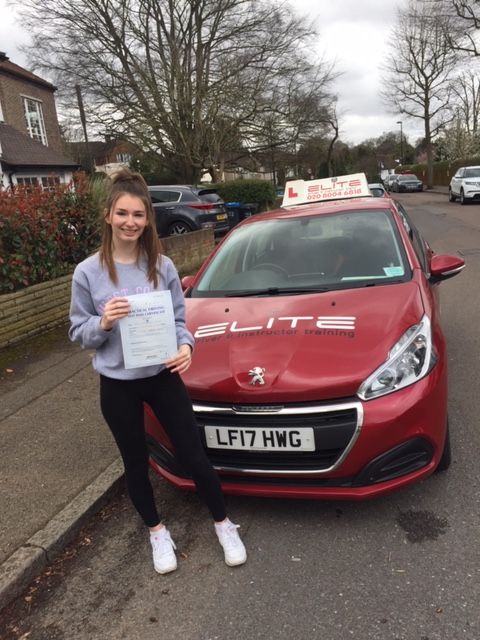 Well done to Sue's pupil Leigh for a fantastic #firsttimepass at #WestWickham! #Croydondriving #ELITE