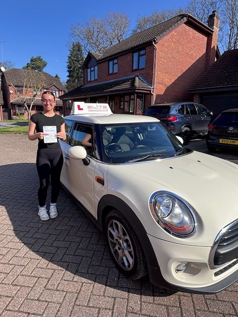 Mia took manual driving lessons in Farnborough with Adrienne