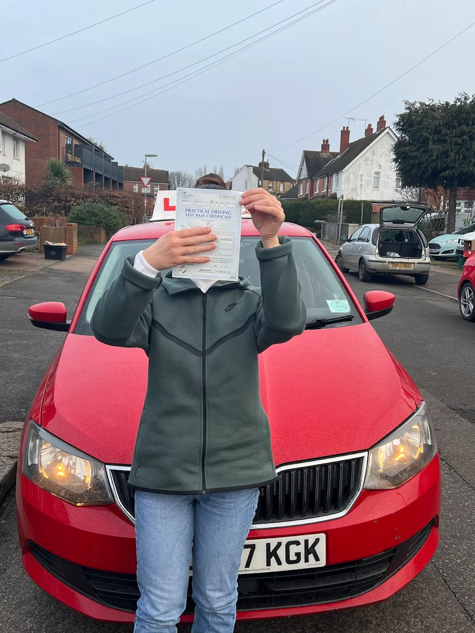 Mariglena passed after taking manual lessons in Redhill with Tasawar Mariglena passed after taking manual lessons in Redhill with Tasawar