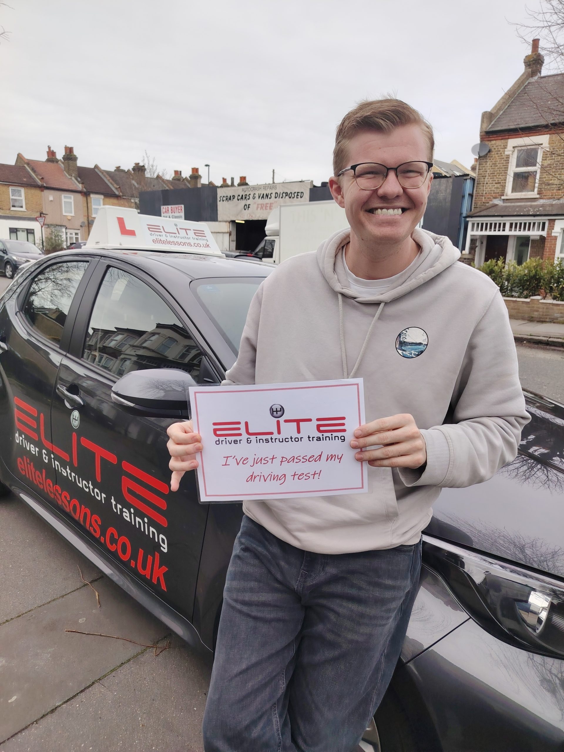 Iain took automatic driving lessons with Sylwia in Croydon