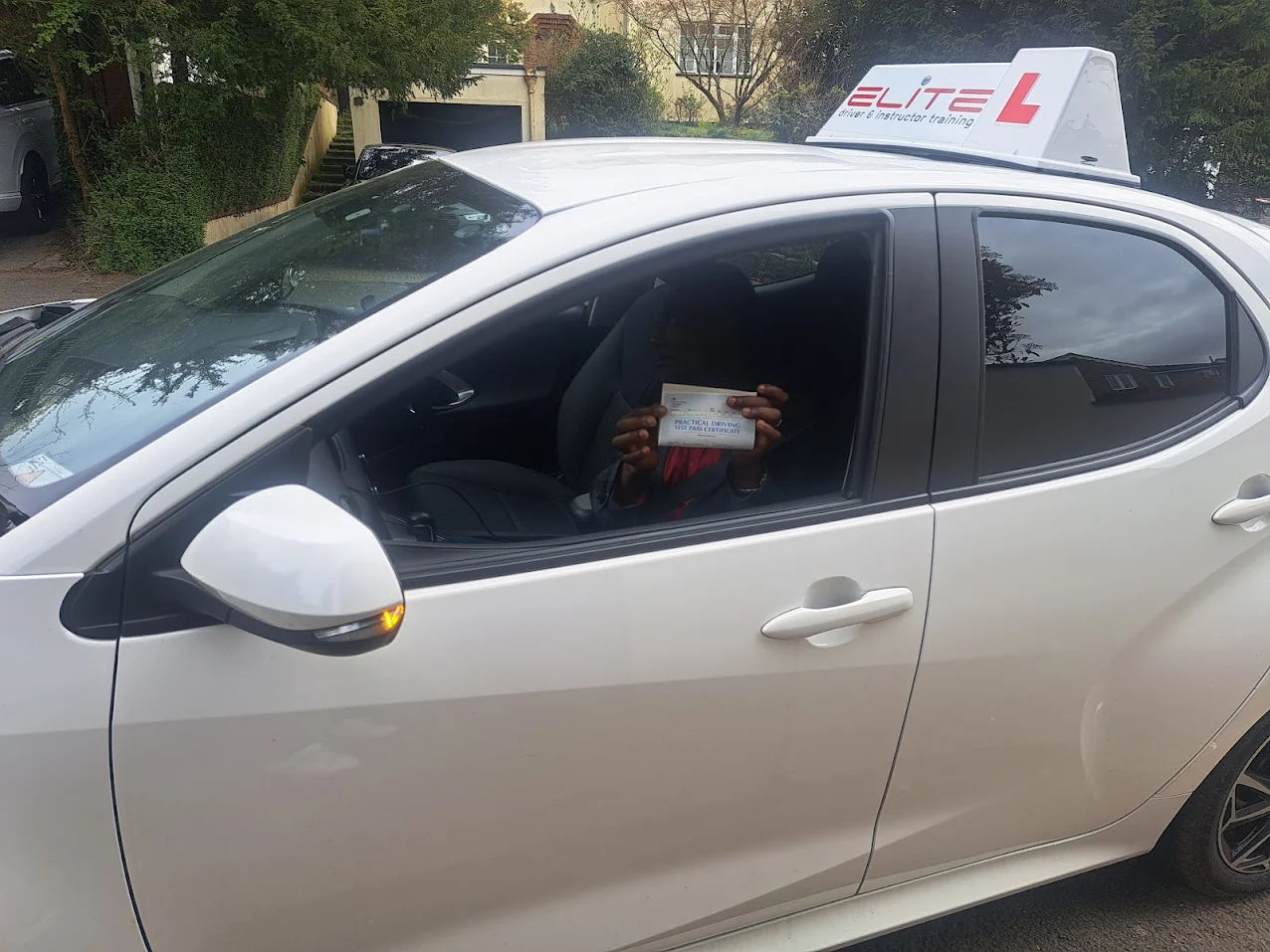 Kwabena took automatic driving lessons in Redhill with Zeeshan