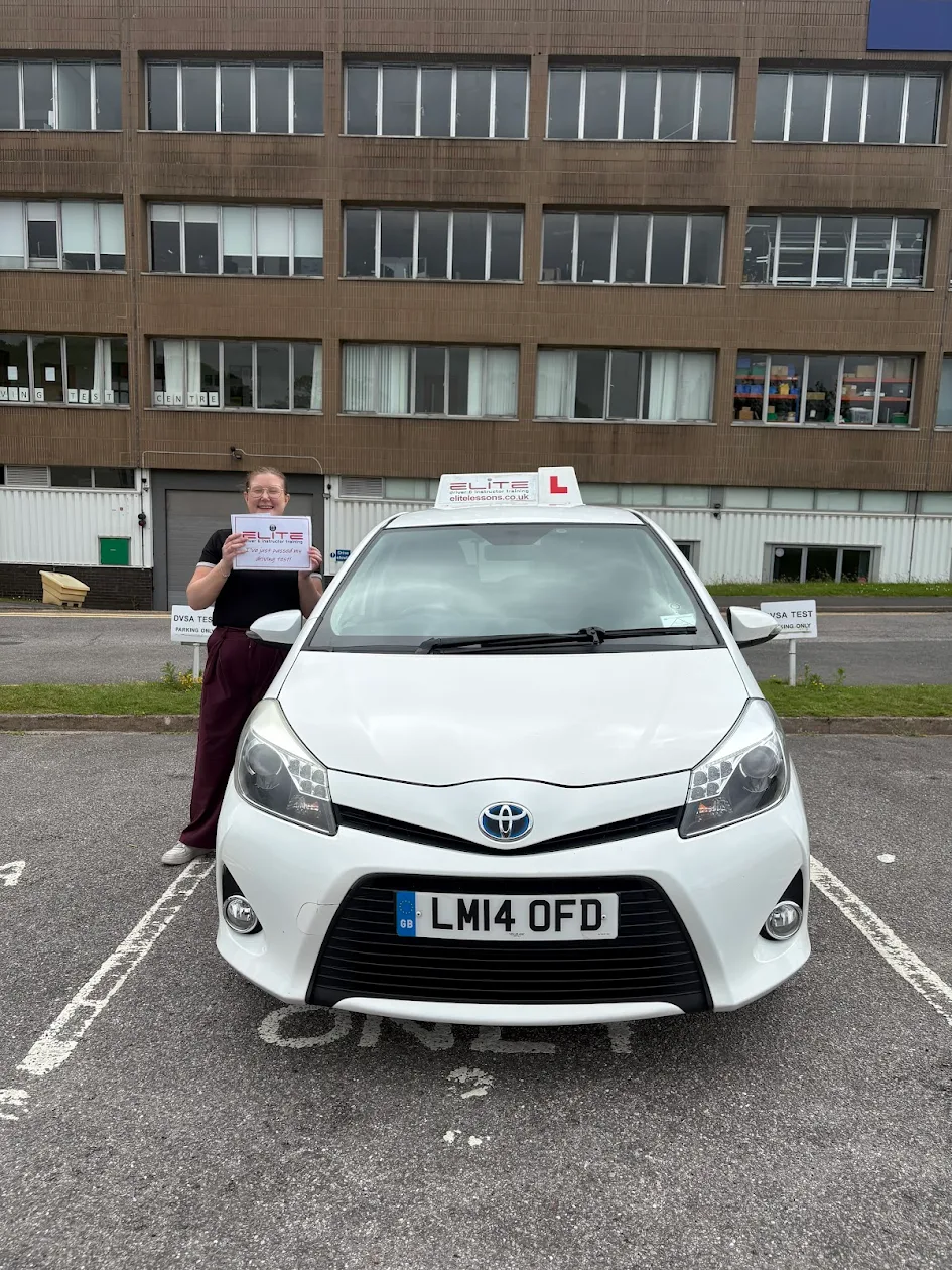 Tody passed after taking automatic driving lessons in Redhill with instructor Tajamal Tody passed after taking automatic driving lessons in Redhill with instructor Tajamal